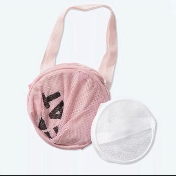 Pink mesh laundry basket and intimate bag - Picture 3 of 3